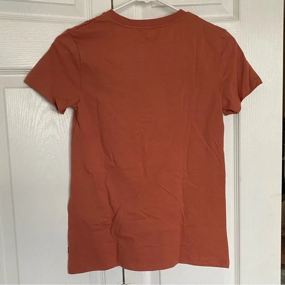 NWT Levi’s Tee - Picture 3 of 3